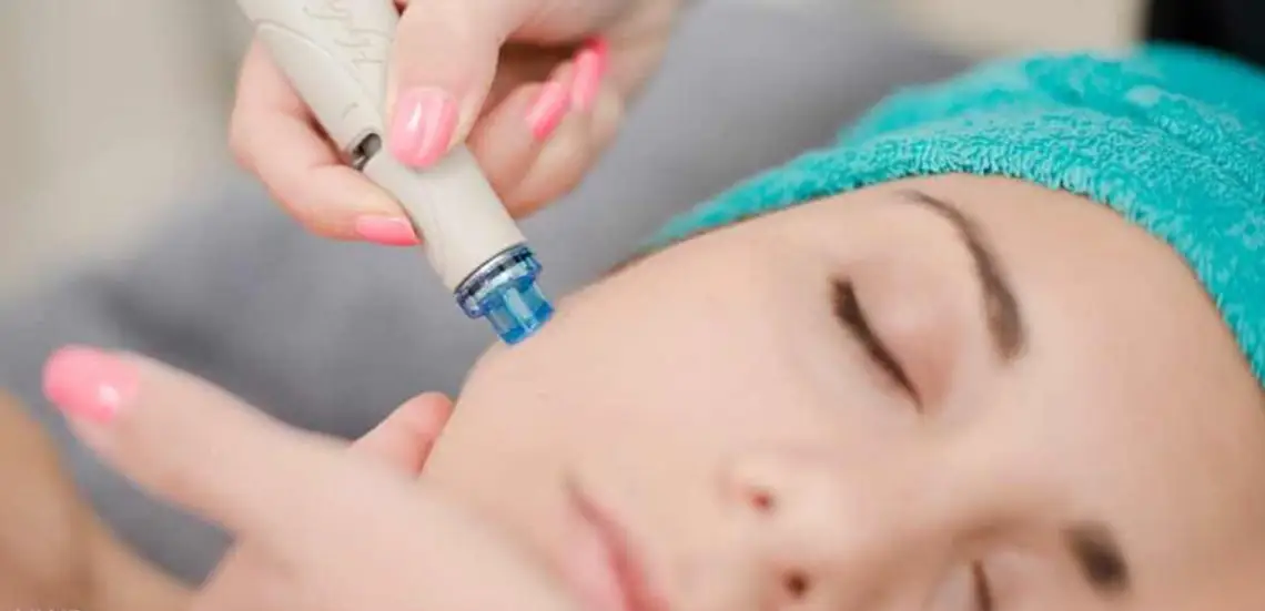 Tecnología Aquapure utilizada en la limpieza facial profesional en Valladolid